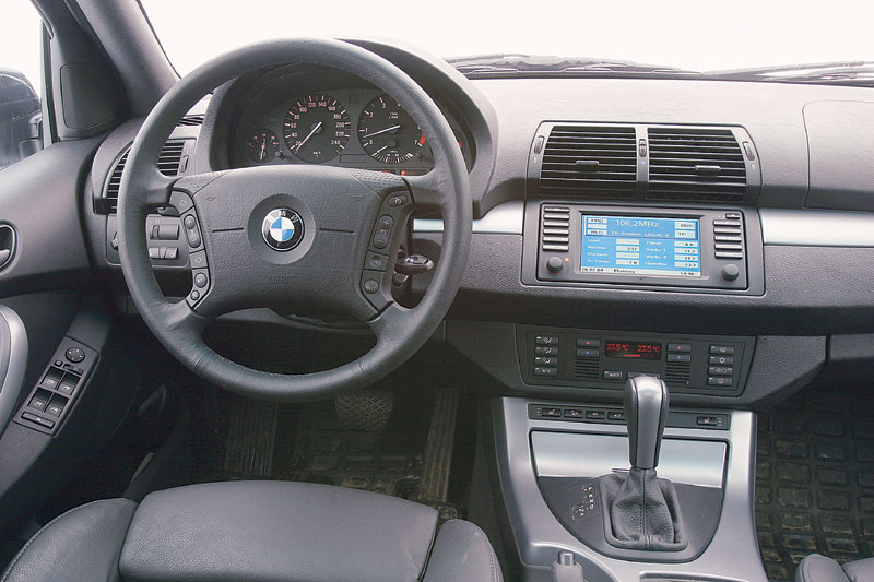 Салон BMW: скромно, стильно и очень удобно
