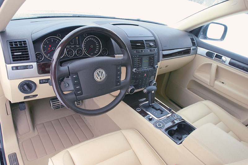 По роскоши интерьера и уровню оснащения наш Touareg поспорит с такими машинами, как VW Phaeton или Audi A8